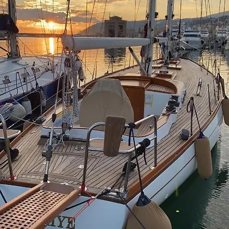 Bådhotel Barca A Vela A Due Alberi Di 15 M Con 7 Posti Letto A Portosole Con Parcheggio