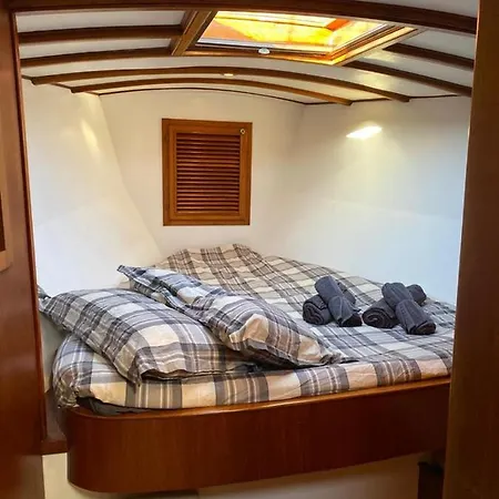 Barca A Vela A Due Alberi Di 15 M Con 7 Posti Letto A Portosole Con Parcheggio * Sanremo