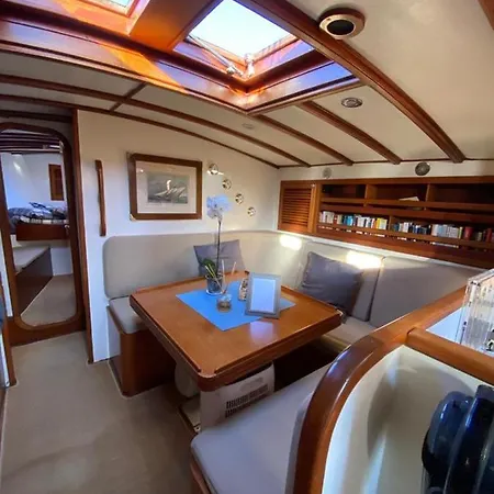 Barca A Vela A Due Alberi Di 15 M Con 7 Posti Letto A Portosole Con Parcheggio Bådhotel *